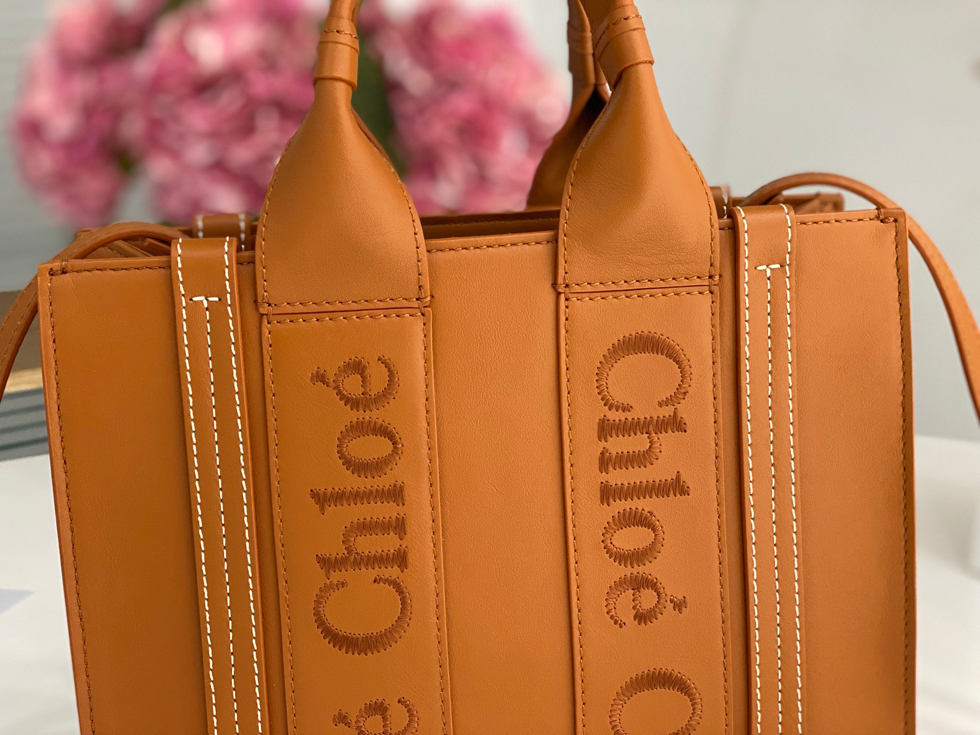 Chloe Small Woody Tote Bag In Caramel Soft Smooth Calfskin Leather